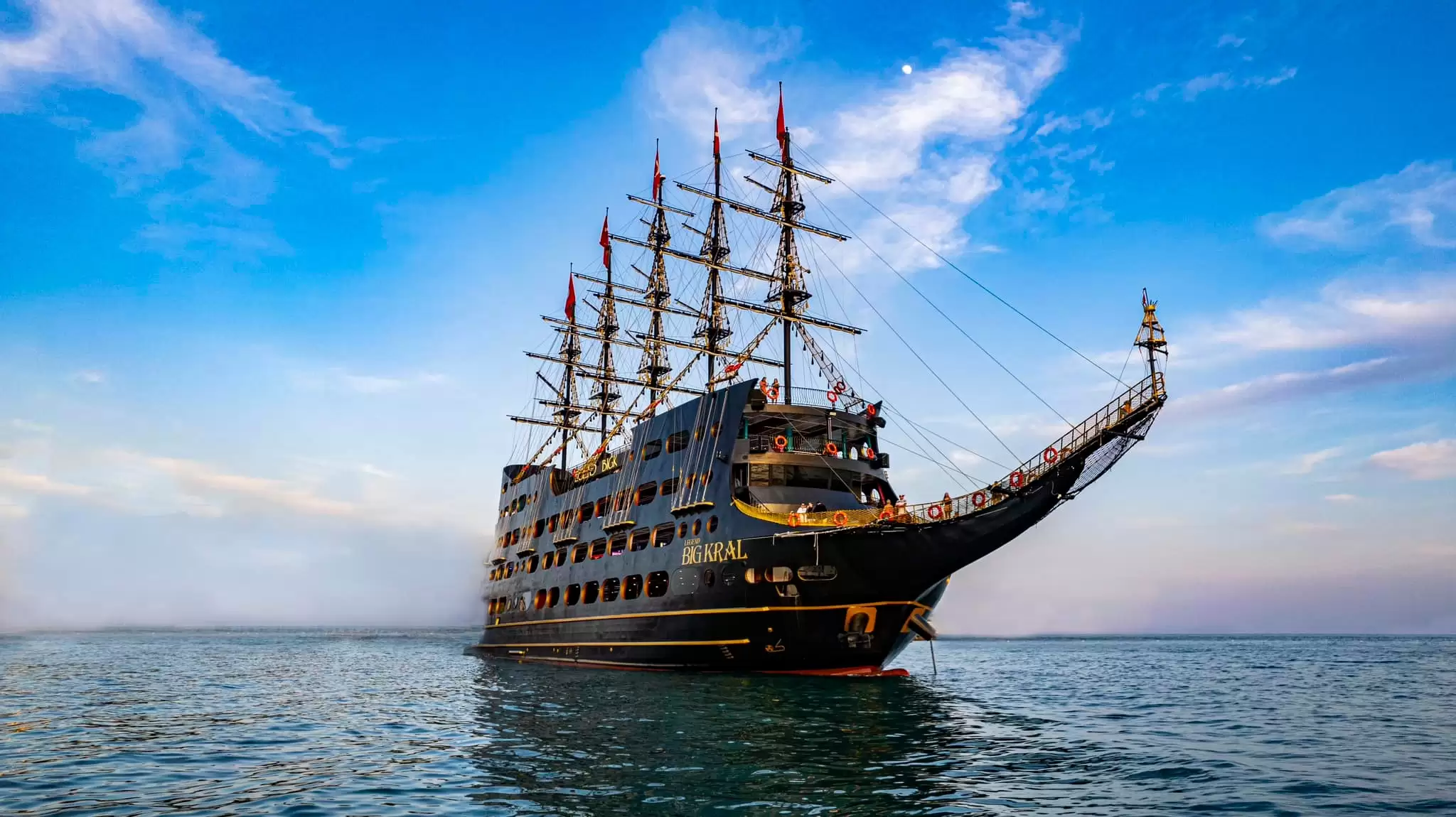 رحلة سفينة القراصنة (رحلة الصابون) في أنطاليا تفاصيل ممتعة