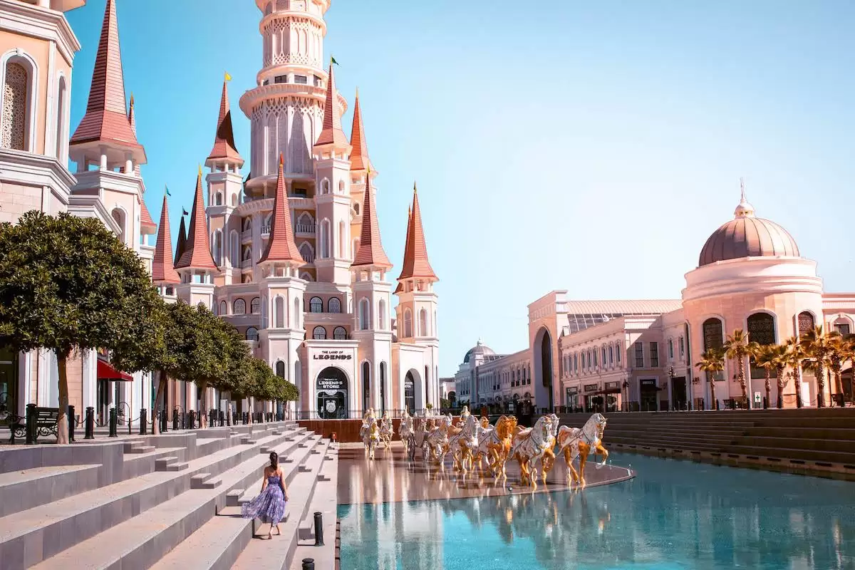 هل يمكن الدفع نقدًا داخل أرض الأساطير أنطاليا